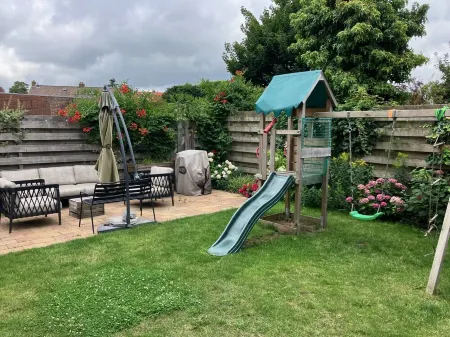 Large house near Amsterdam, Haarlem, 4 bedrooms, 2 bathrooms, garden, BBQ bike Отели в г. Driehuis