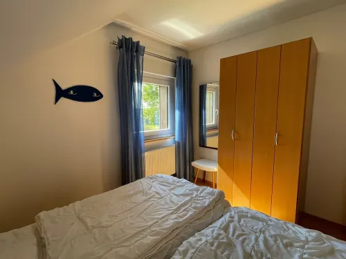 Haus-Altendeich apartment no. 1 with view to the dike 80 meters to the North Sea.