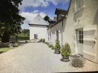 Sologne, Chateaux de la Loire, Entre Chambord et le zoo de Beauval Hotels in Cheverny