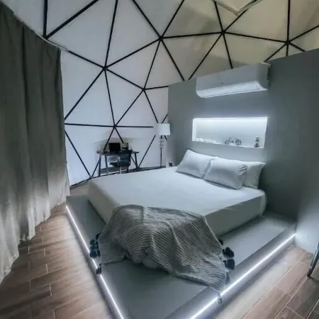 Unique Dome with hot tub, bbq, jacuzzi, near beach