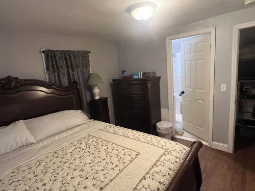 Amazing room with AC in charming Irvington