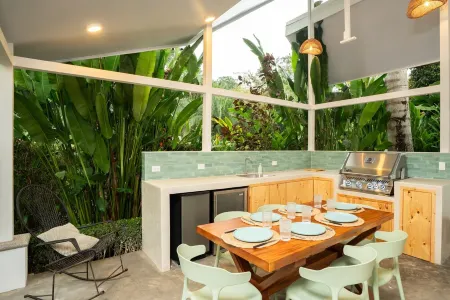 Ocean Gardens: Private Retreat, Private Pool & BBQ