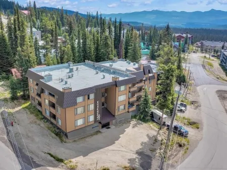 Escape to comfort - 1 bed/1 bath, 1 min from Village Centre