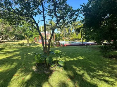 Private Villa w/pool ,AC/WiFi great for family vacations or parties,near beach Отели в г. 