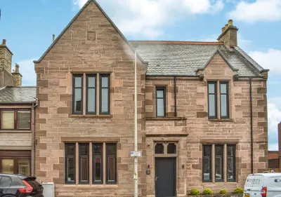 Beautiful One Bedroom Apartment with additional Sofa Bed, Arbroath centre. Hotels in 