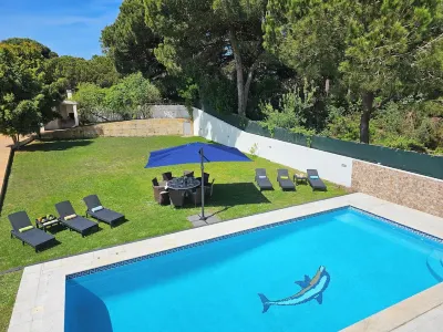 4 suites, pool, direct beach access, Casa Rio/Dora by Sesimbra Sun Sea Hotel in zona Casa da Água