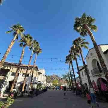 Sun-Soaked Condo near Old Town Others