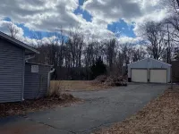 Cozy Modern 4Br Retreat on 1.5 Private Acres Near Yale & Trails Hotels in Hamden