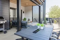 Family-Friendly • Downtown Luxury Villa • Hot Tub • Walk to Lake