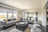 Executive 4BD/3BA home with Free Parking|Wi-fi|Office|Views|Park Access