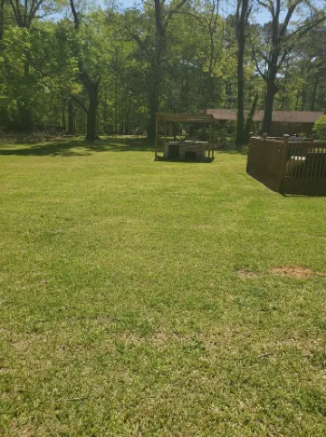 Rustic Retreat & Smokehouse Eats, 3BR Home, Event Space w/Food Truck Stockbridge