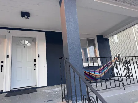 2-bedroom apartment Walking distance to beach