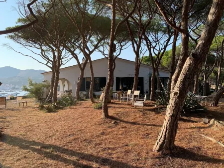 Bella Casa en la Bahía de Cadaqués Отели рядом с достопримечательностью «Eco Car Cadaques»