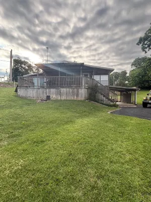 Waterfront Cabin with Access to swim dock, fishing dock, and boat ramp. Hotels in Cleora