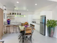 Cozy, Modern, Executive Home 5 minutes from Apia town area