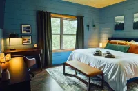 Hideout Haven- SPA-Firepit-Game Room-Outdoor Cinema-Dog Friendly-Near Wineries!