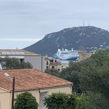 Apparently exceptional 105m2 terrace 35m2 100m from the port
