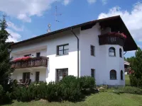 Cozy apartment on a quiet south-facing slope in close proximity to nature Hotels in Neuschonau