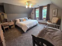 Luxury 5 BR home on private wooded lot near QC, w/hot tub, rec & fitness room Hotels in Henry County