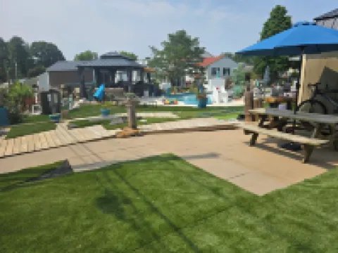 Mini Aruba Glamper in Dover with WiFi, AC and guest access to backyard oasis