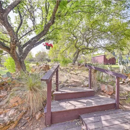 Charming 3-bedroom 3-bathroom house with WiFi, AC in fantastic Buchanan Dam