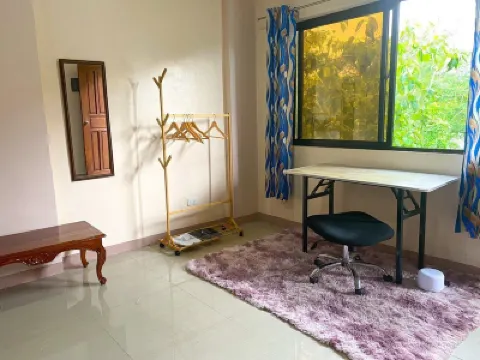 Cozy Studio + Free Parking & Local Coffee! Hotels in 