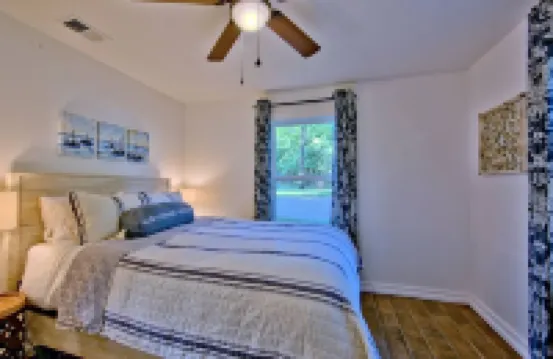 Island Park Cottage- 2 bedroom home on the Lake