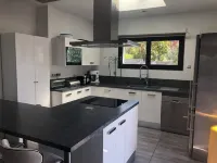 Contemporary air-conditioned villa with heated pool Hotel di Jacou