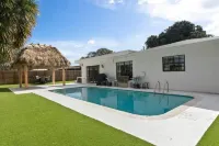 Outdoor Oasis Heated Pool, Hot Tub, Fire Pit, Tiki, Games - Pools