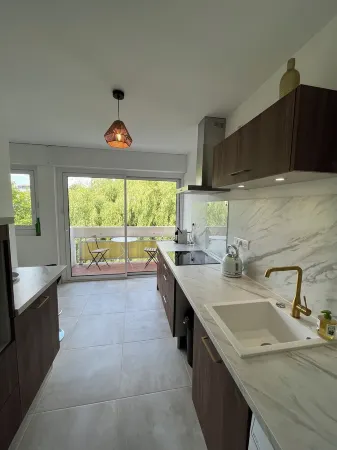 Balcon sur la Rivière Face à la Vieille Ville Отели в г. Перигё