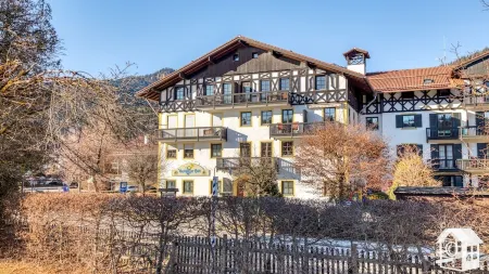 Apartment on Lake Walchensee, WiFi, with its own lake property + car parking space