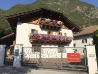 Luna apartment at the old barn Hotels in Gargazzone