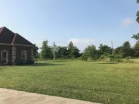 Spacious 5-bedroom house in lovely Blytheville with WiFi, fitness room