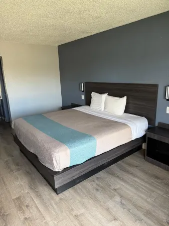 Americas Best Value Inn-Garland/Dallas Отели рядом с достопримечательностью «Herman Marshall Whiskey»