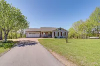 Charming Edgemont Home w/ Deck & Lake Views! - 3-Star