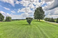 Charming Williamstown Retreat w/ Private Yard - 3-stjärniga