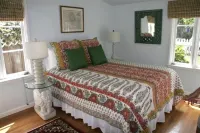 Blessing Cottage: A Vintage Cottage 2 blocks from the beach Hotels near Friends Hortense Miller Garden