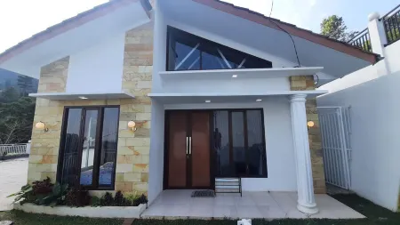 Villa Aufia Отели рядом с достопримечательностью «Таман Сафари Индонезия Богор»