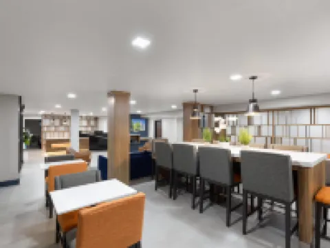 ฮอว์ธอร์น เอ็กซ์เทนเด็ด สเตย์ บาย วินด์แฮม สปริงเดล โรงแรมในสปริงเดล