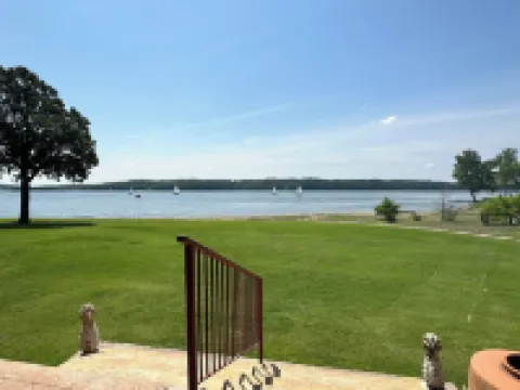 Eagle Beach- Waterfront, Large Beach, Next to Shangri-La