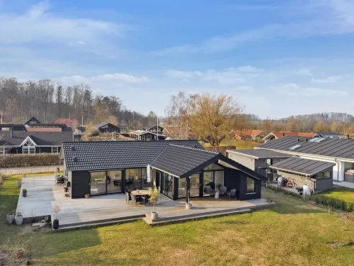 "Viveke" - 10m from the sea Hotels in Bjert