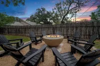 Backyard Oasis w/Pool, Hot-Tub, Grill & Fire Pit!