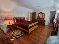 The Castle is Back! 4 Br/3.5 BA, Game Room, Jacuzzi Bathtub! 1 Mile from UT!