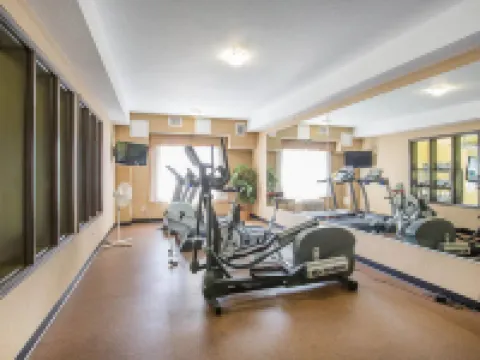 Comfort Inn & Suites Hotels in Airdrie
