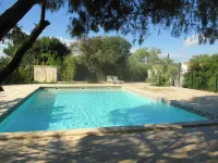 In Uzès, 93m² airco+private terrace, sw.-pool 9X9, WIFI, huge garden, very quiet