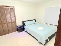 6 Beds / Pool / Grill / Billiards / Tampa Hotels in Greater Northdale