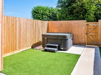 Barn in Cotswolds with Hot Tub & Scenic Views - Jacuzzi