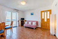 Villa Stella - Two Bedroom Apartment with Balcony and Sea View (Carla) - Lejligheder