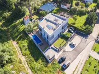 Villa with Pool, Game Room, Garden - Hot Tub