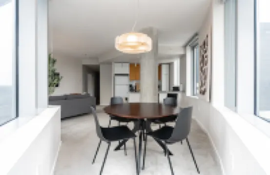 2BR | Rooftop, Gym, Pool | Bellevue | Sophari A